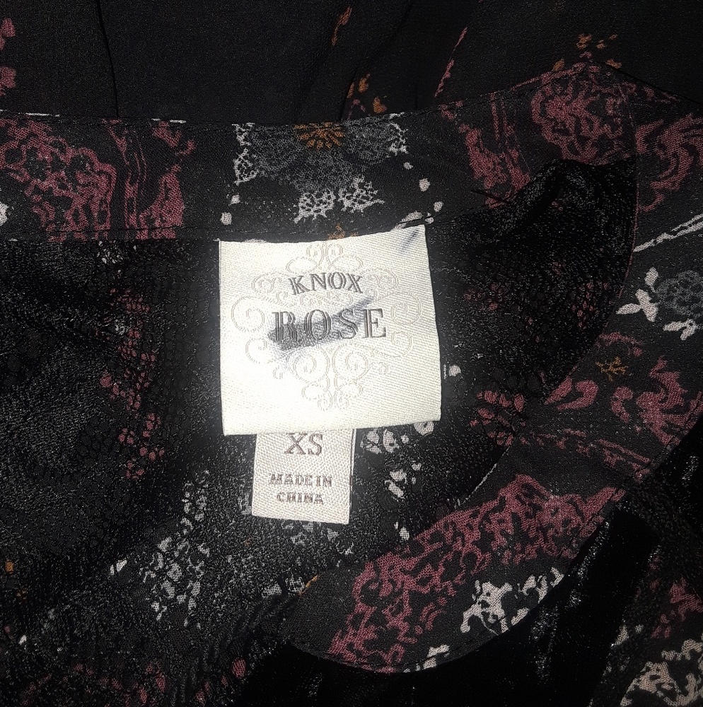 Knox Rose boho black floral hi-low bell sleeve top - Picture 6 of 8